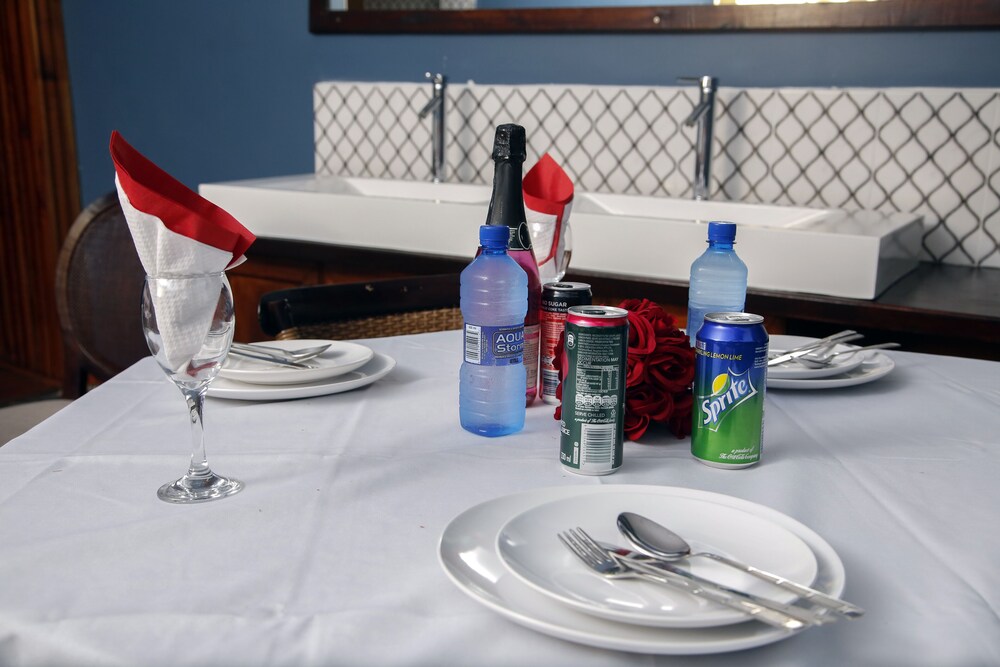 Travetel Or Tambo Airport Hotel