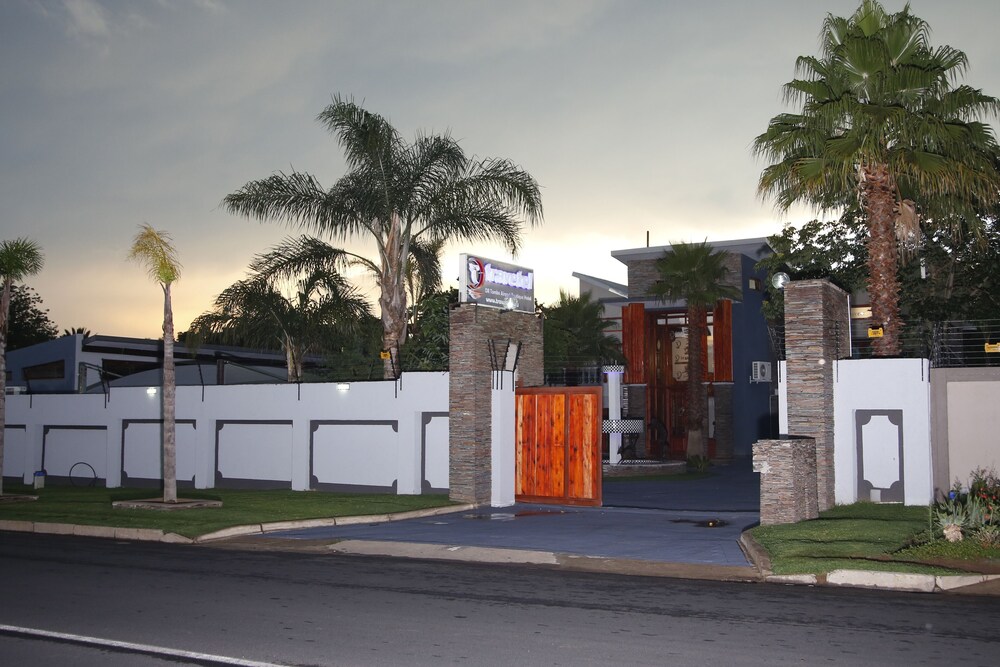 Travetel Or Tambo Airport Hotel