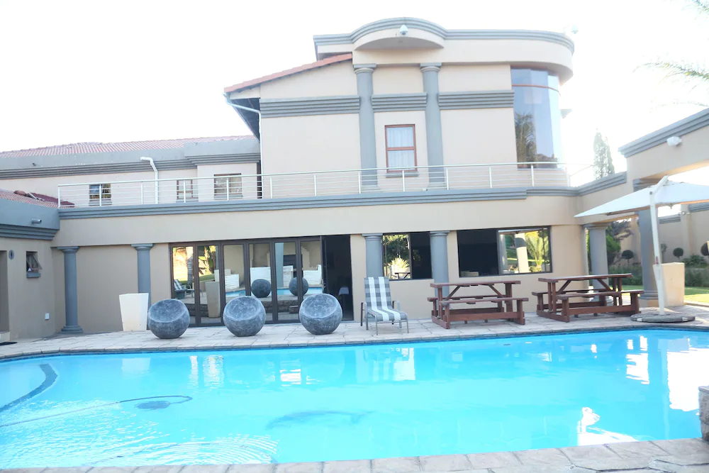 Equestrian Royal Hotel Boutique & Spa