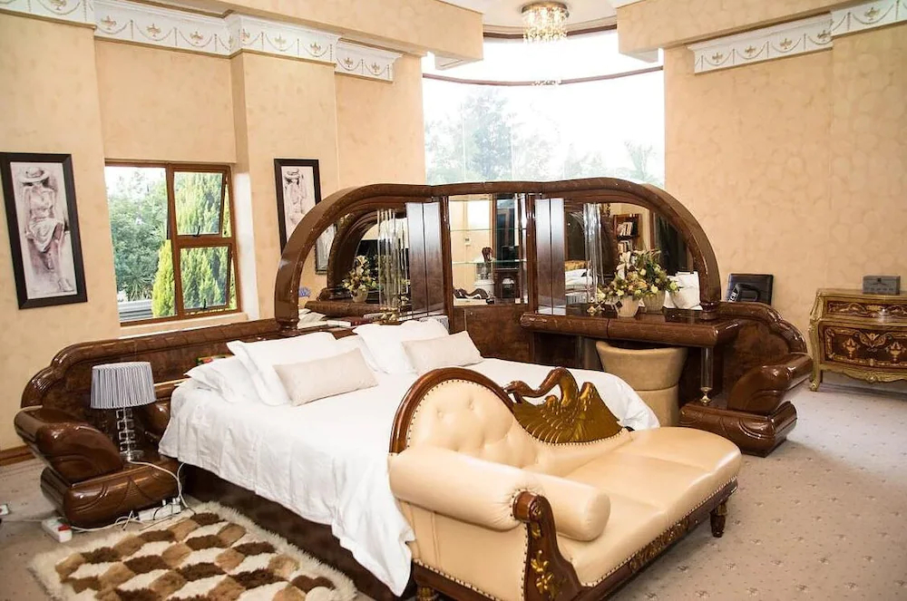 Equestrian Royal Hotel Boutique & Spa
