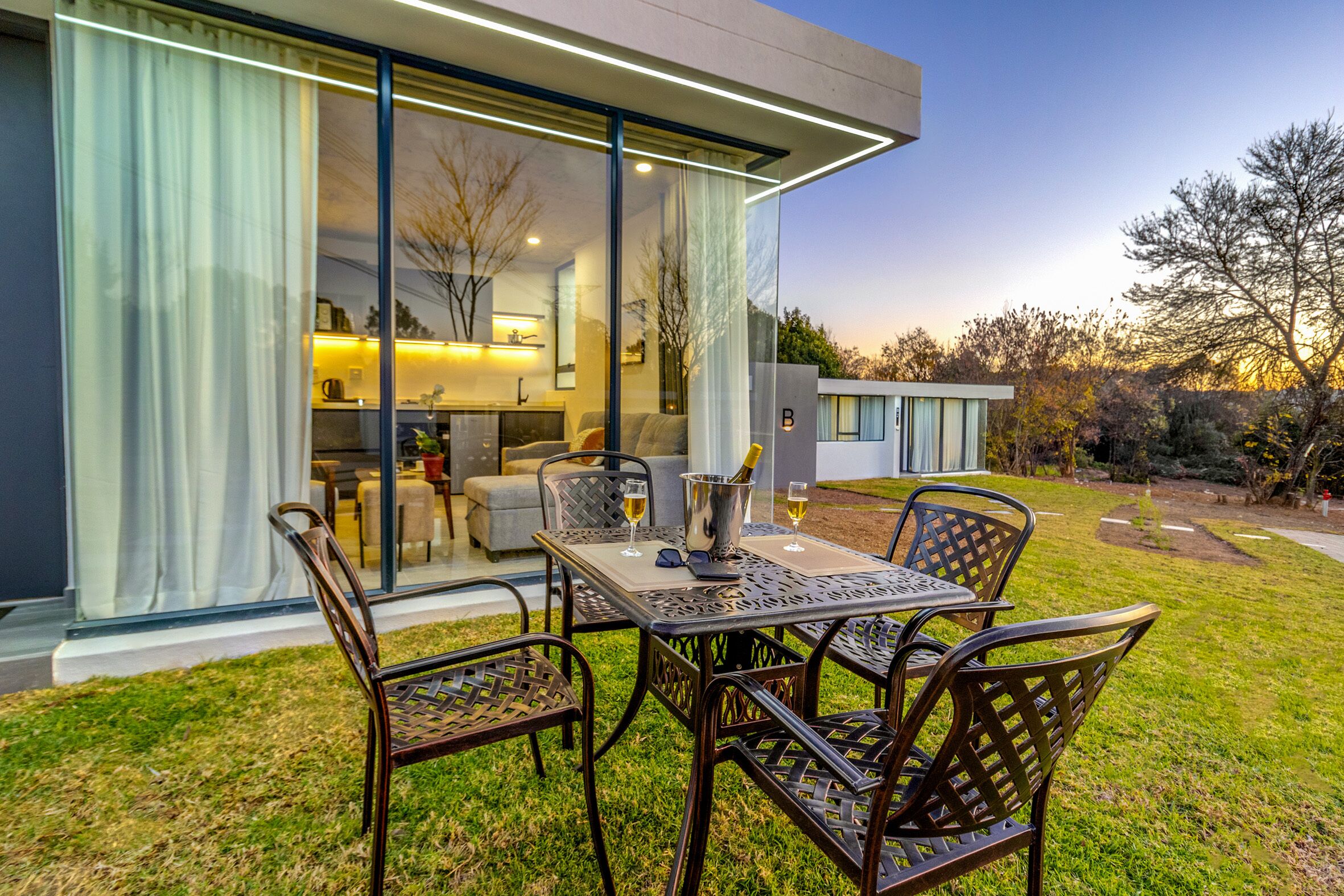 Kravit Premier Suites