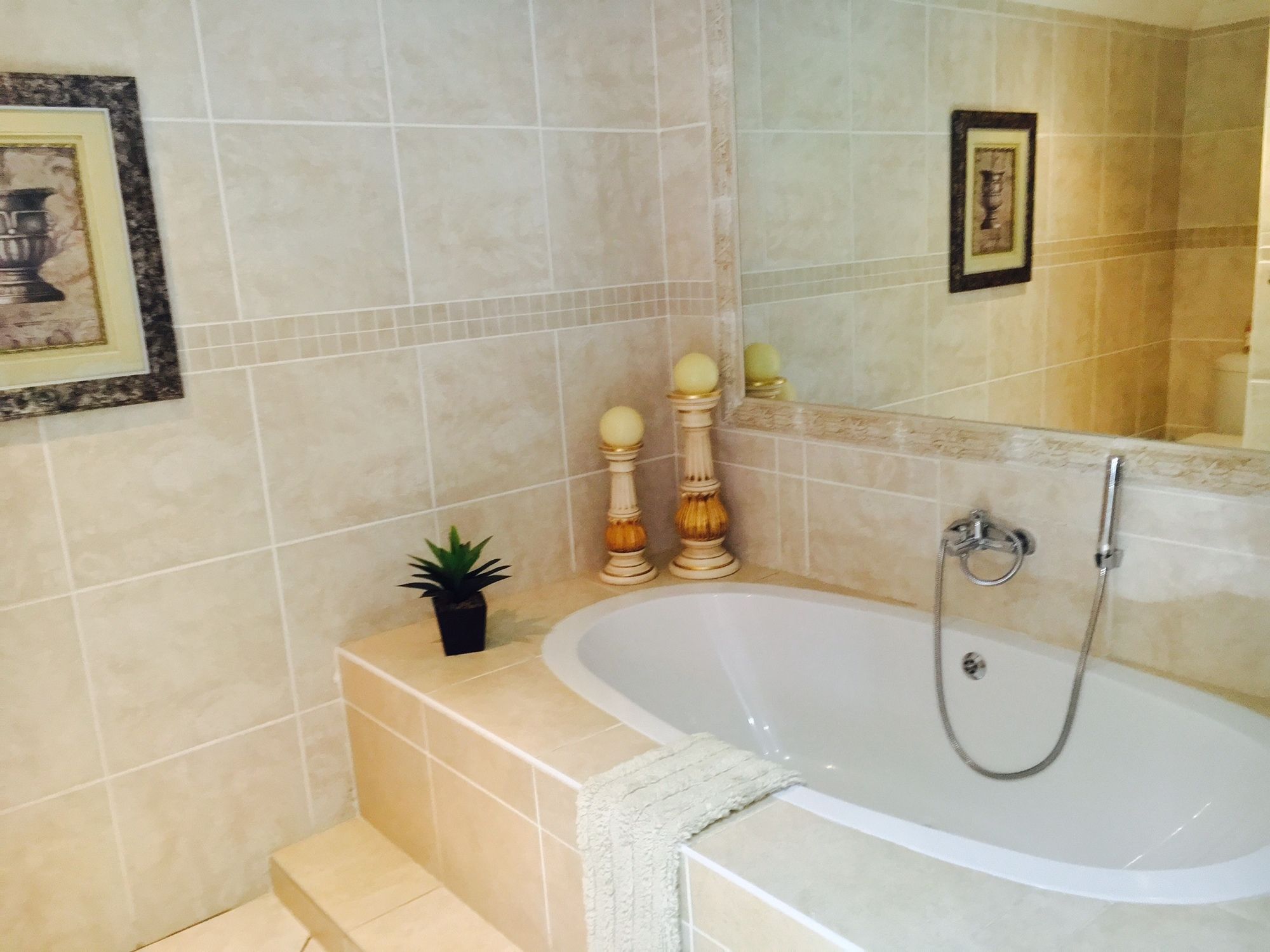 Casa Flora Guesthouse