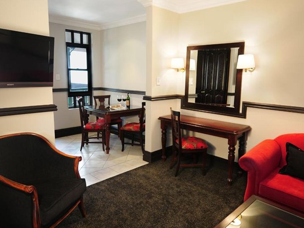 Court Classique Suite Hotel