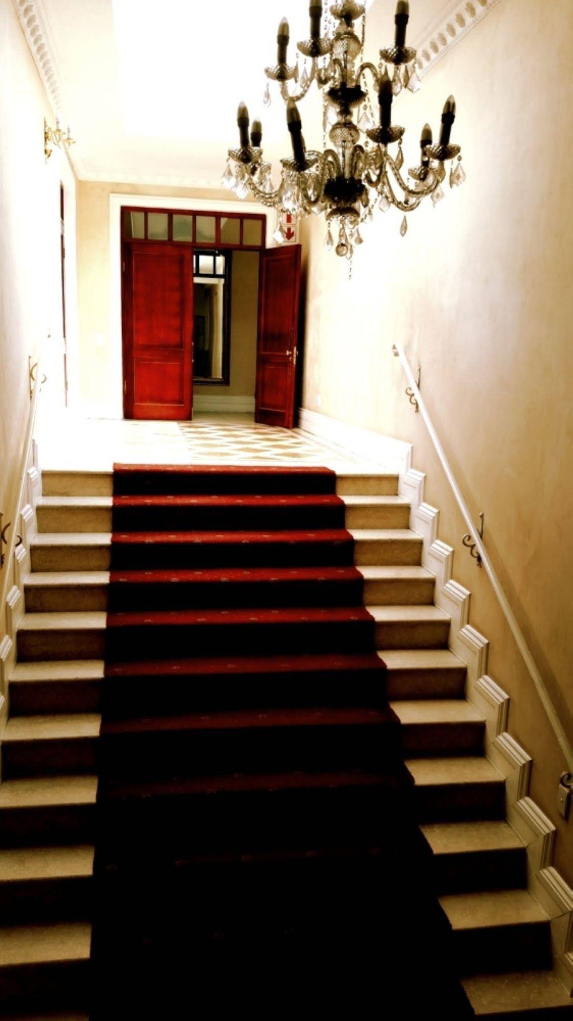 Cricklewood Manor