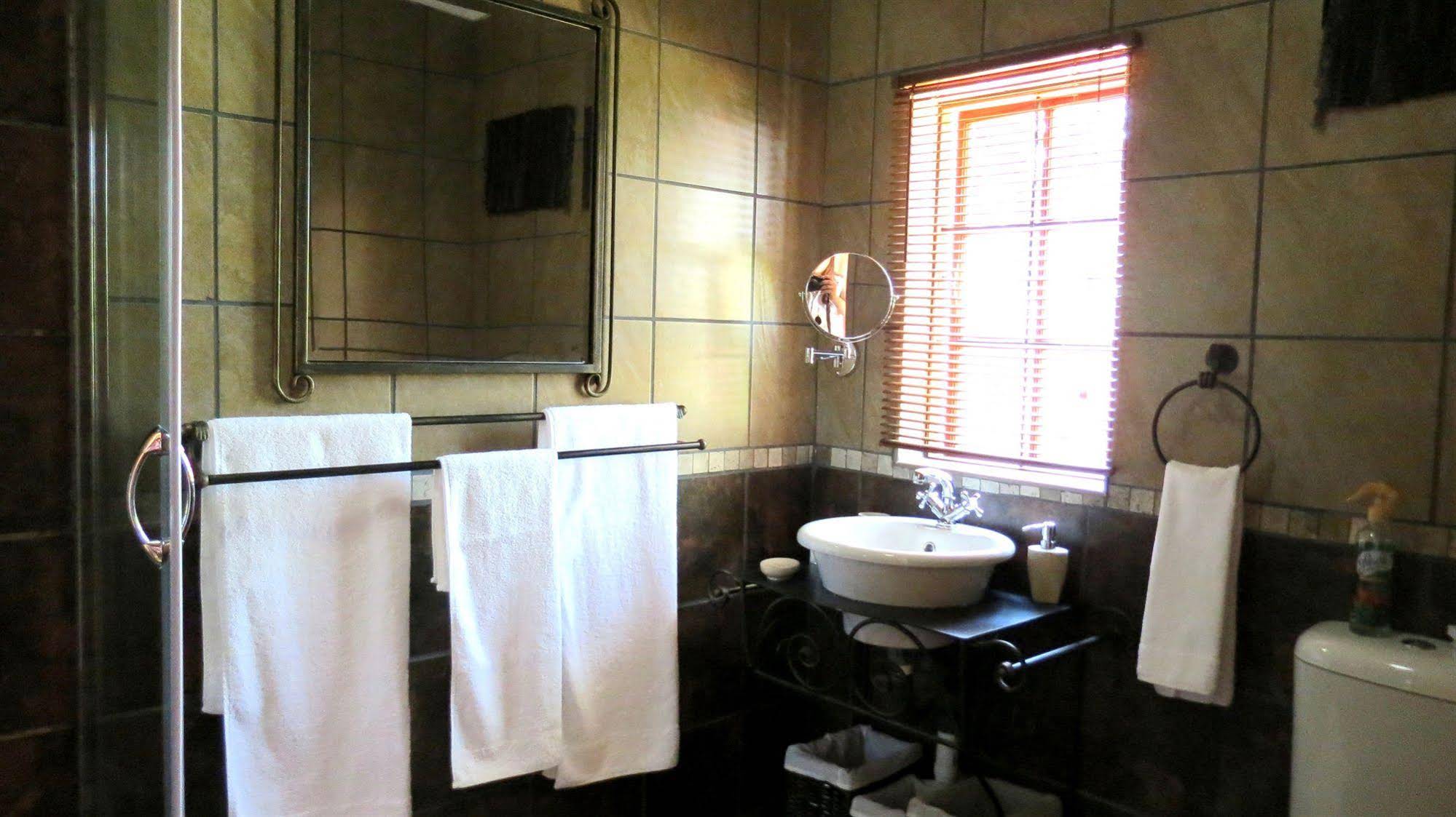 Dinkwe Lodge & Guest House