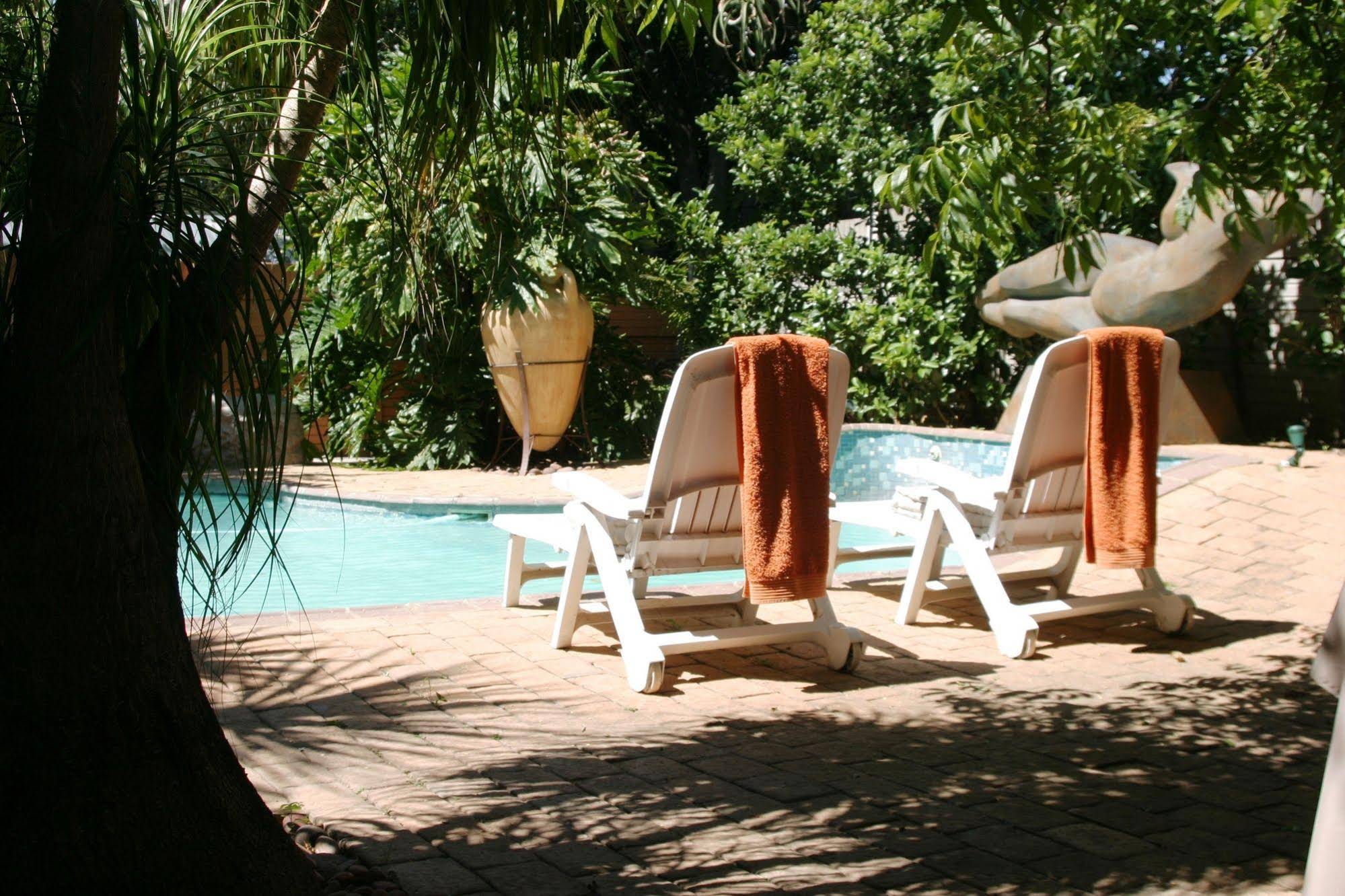 Dinkwe Lodge & Guest House