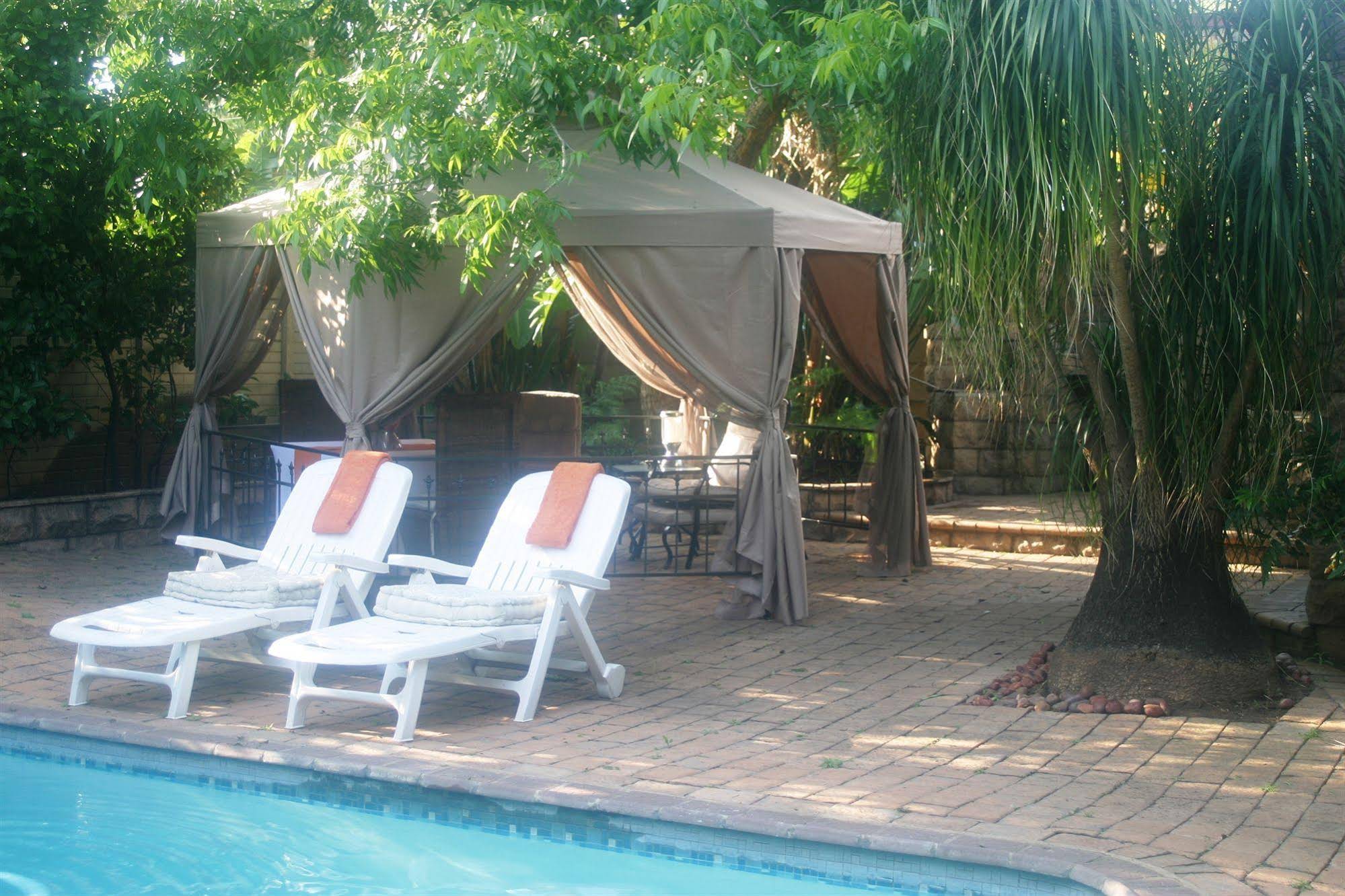 Dinkwe Lodge & Guest House