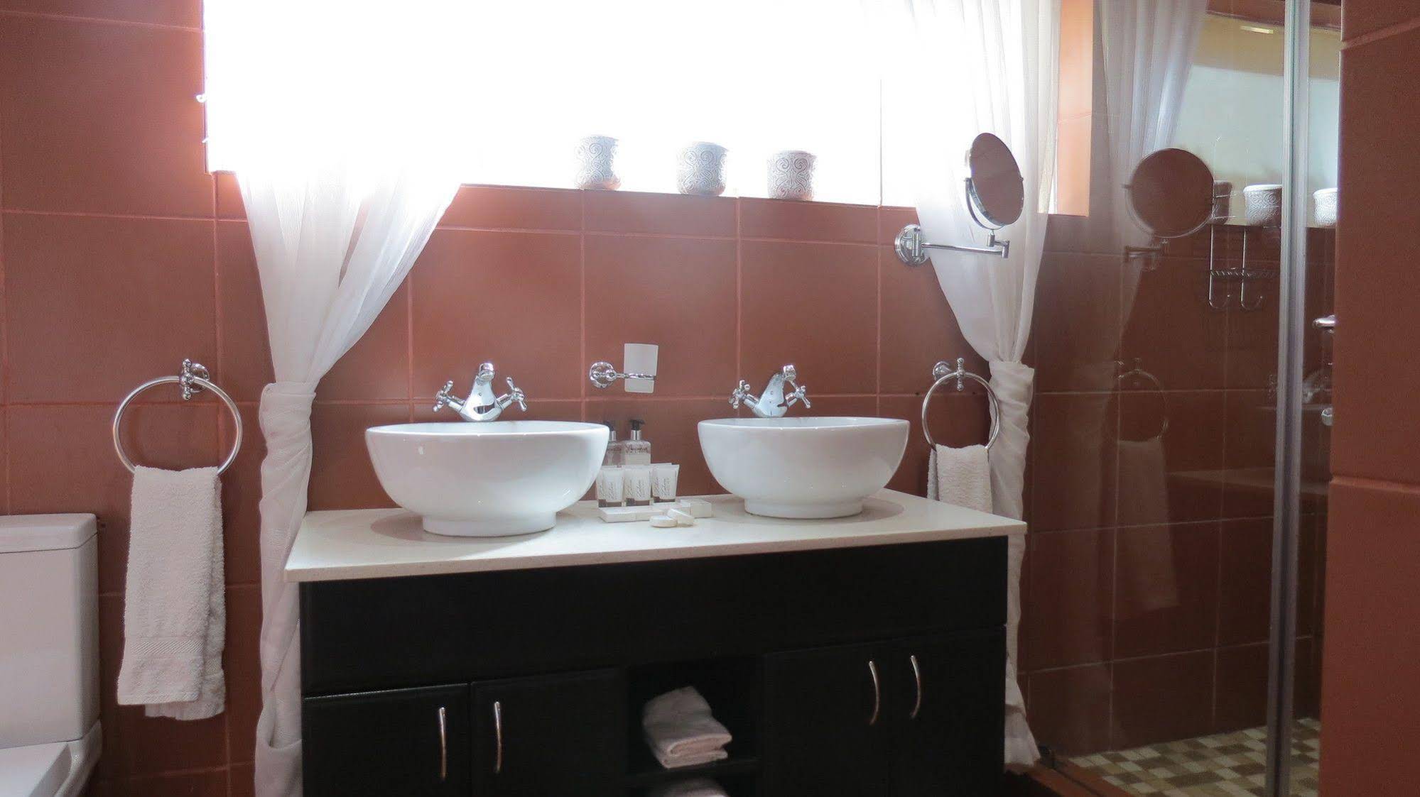 Dinkwe Lodge & Guest House