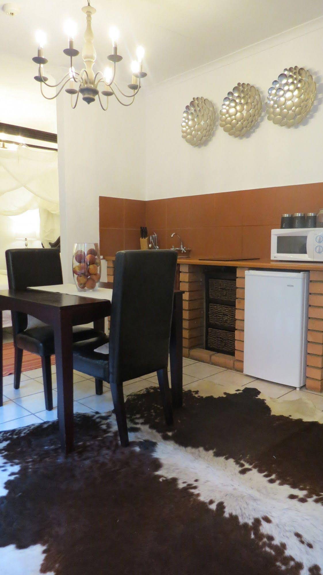 Dinkwe Lodge & Guest House