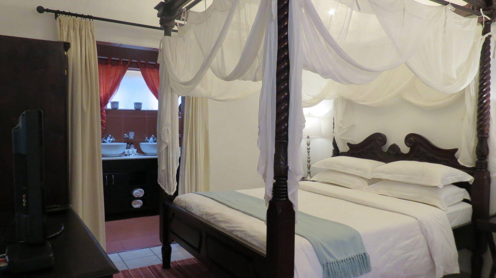 Dinkwe Lodge & Guest House