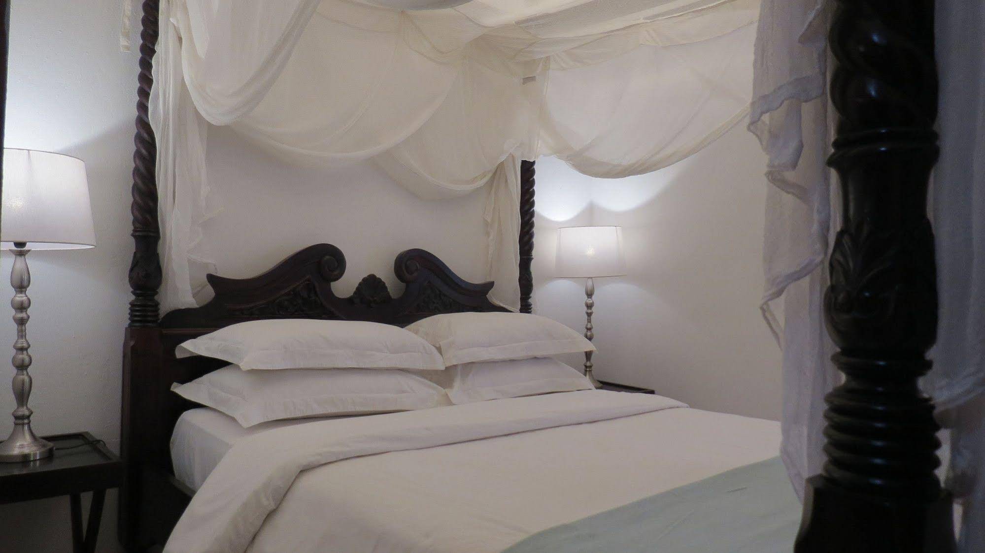 Dinkwe Lodge & Guest House