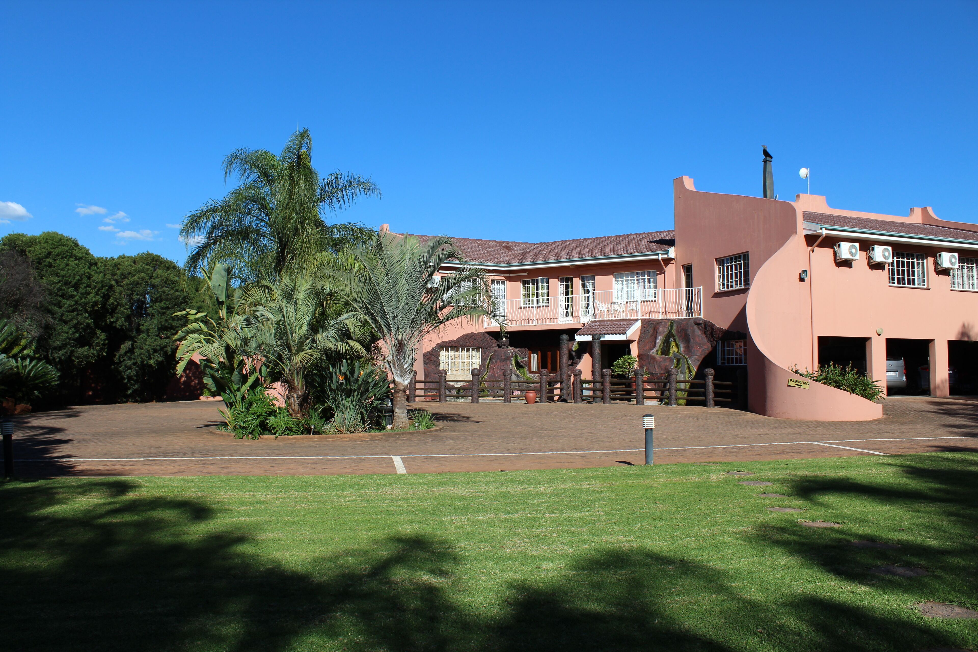 El Gran Chaparral Guest House
