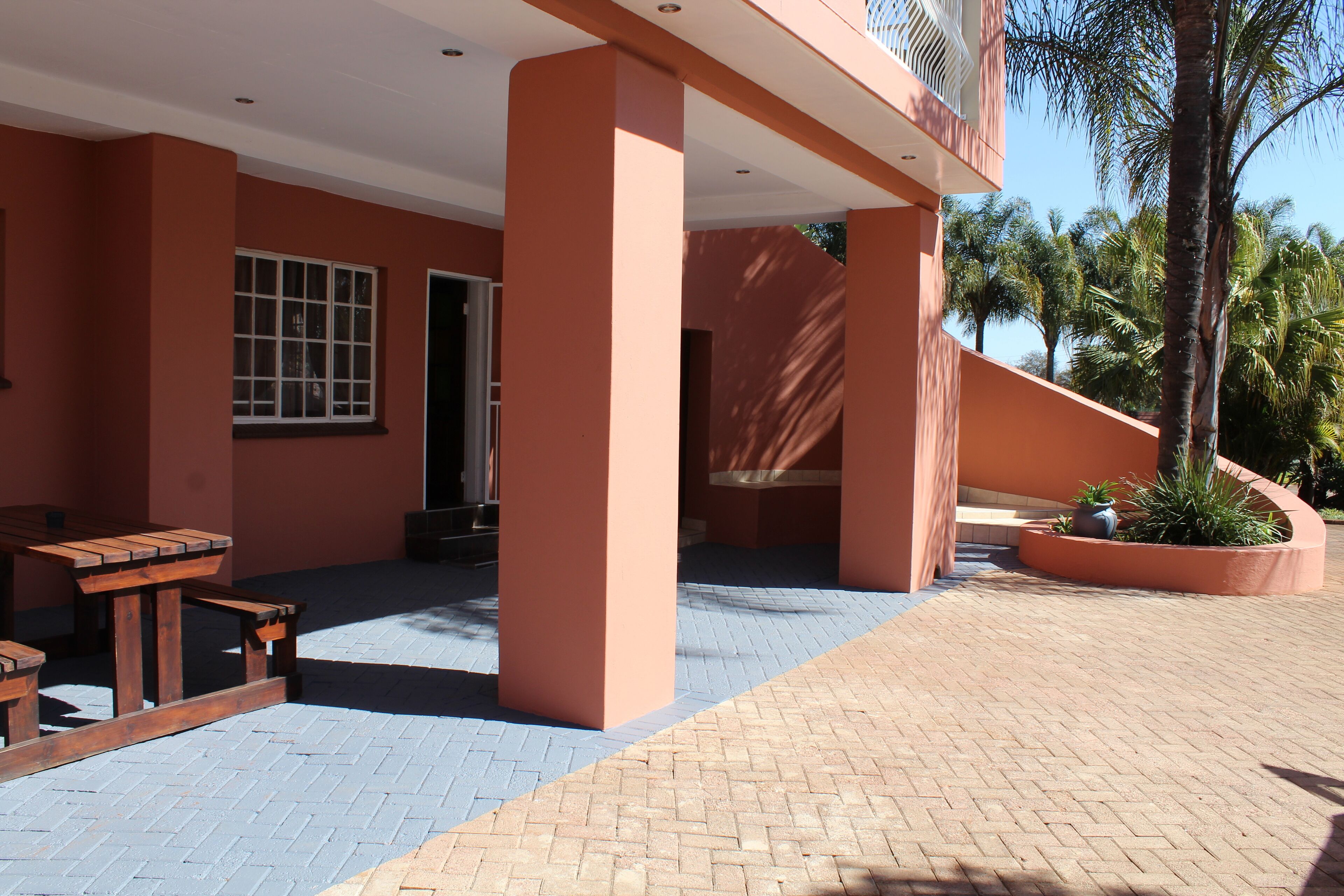 El Gran Chaparral Guest House