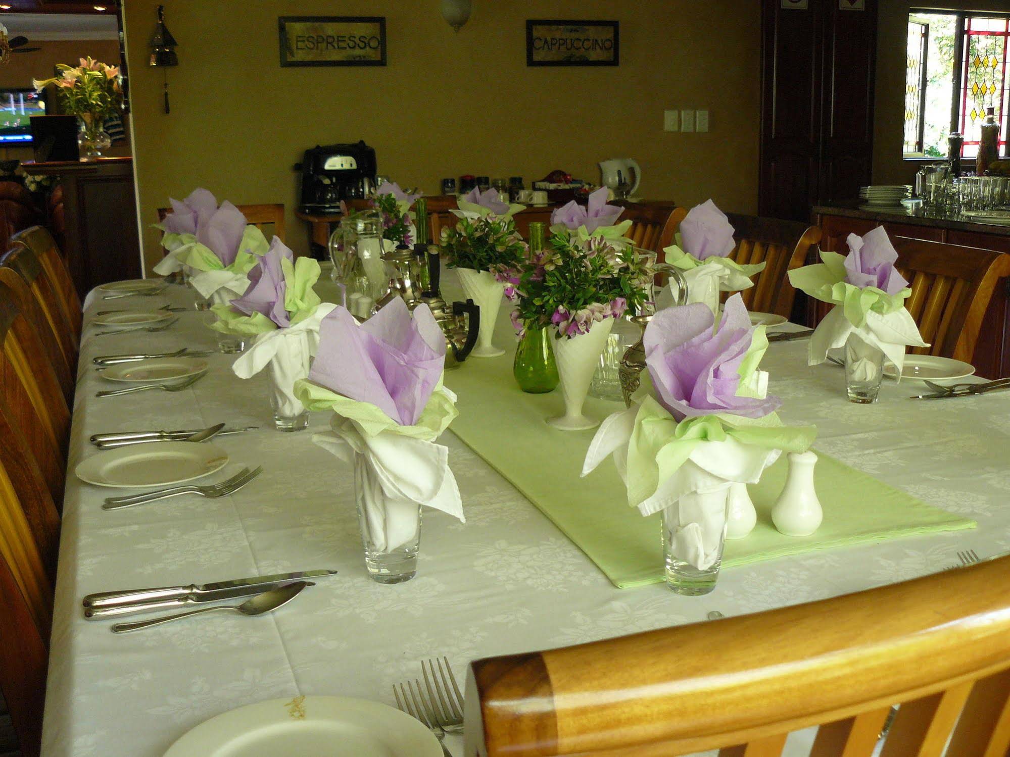 The Woodpecker Inn