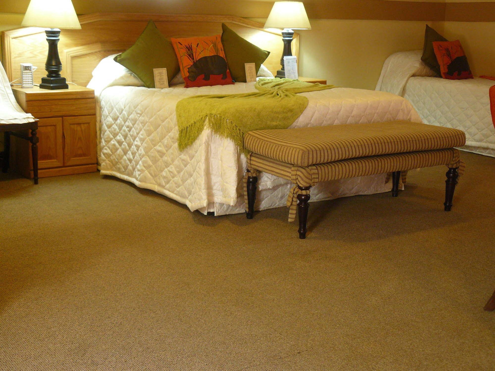 The Woodpecker Inn