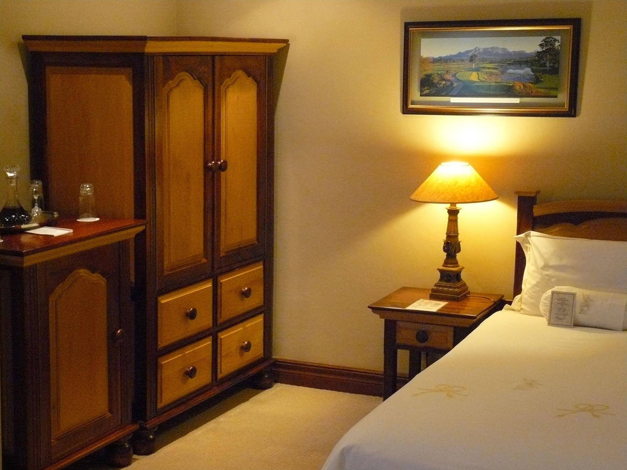 The Woodpecker Inn