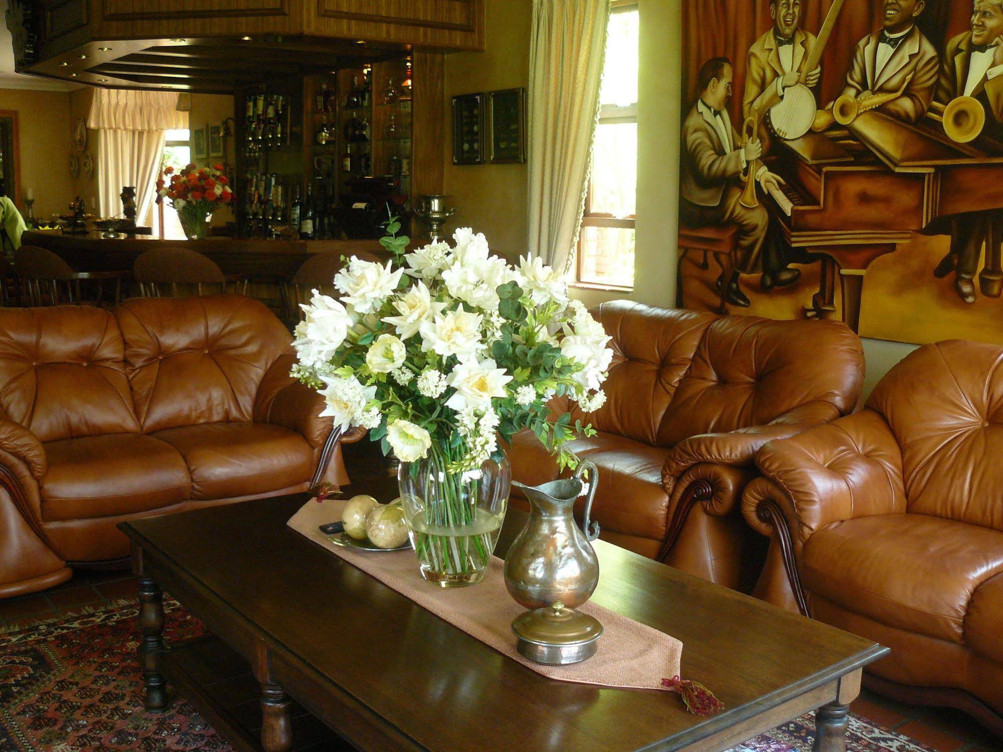 The Woodpecker Inn