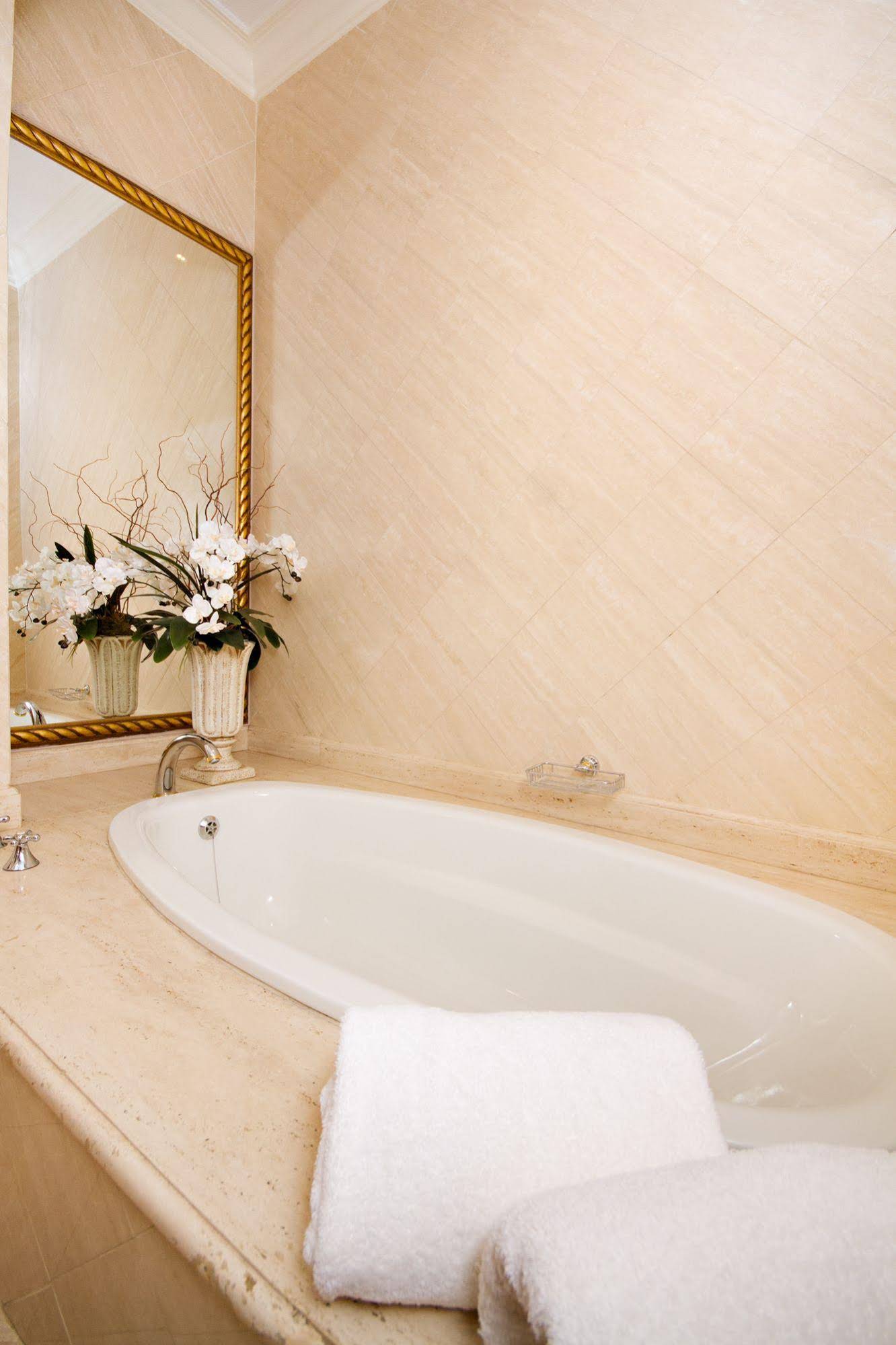 Apogee Boutique Hotel & Spa