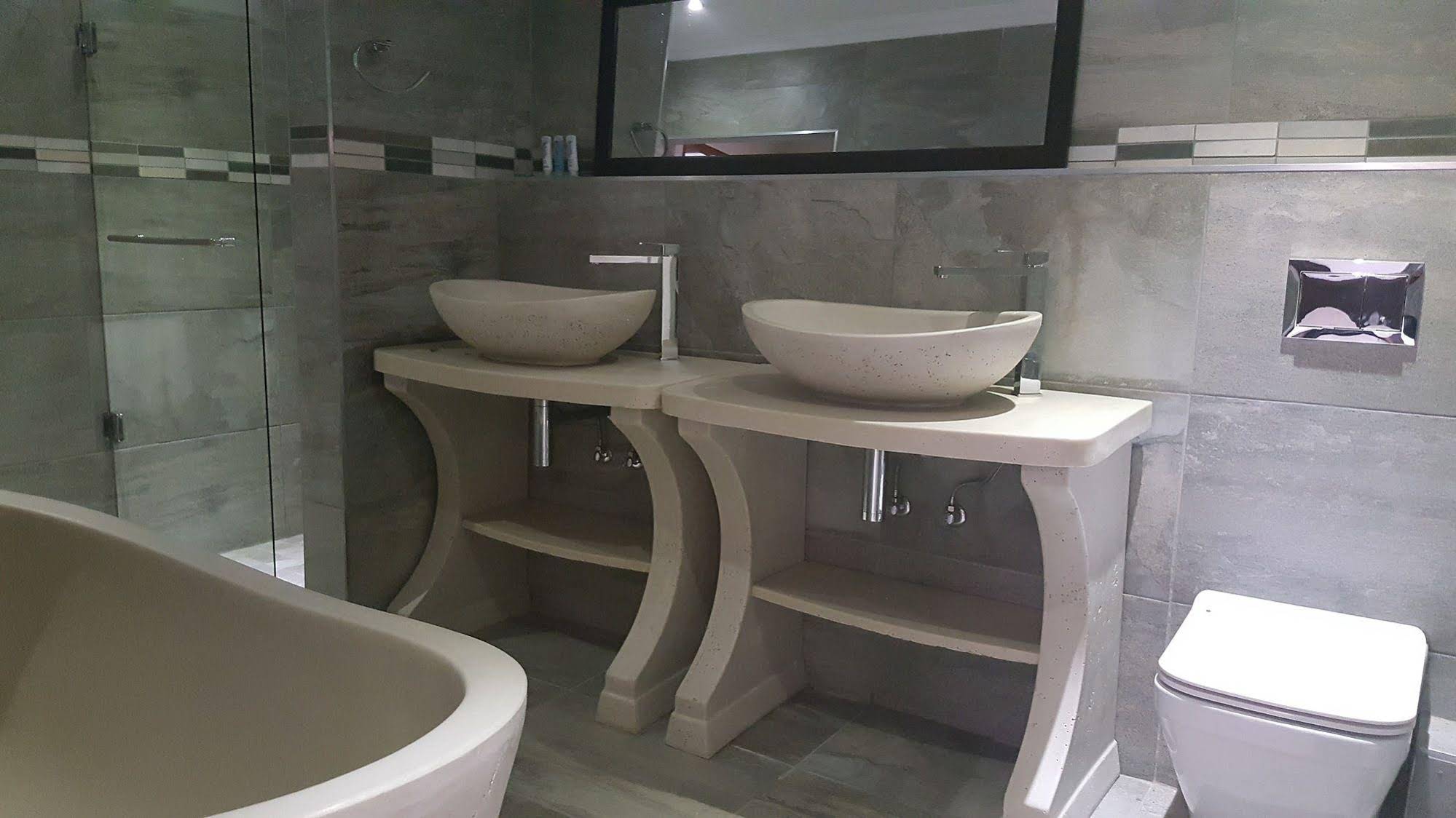 Waterfalls Boutique Hotel