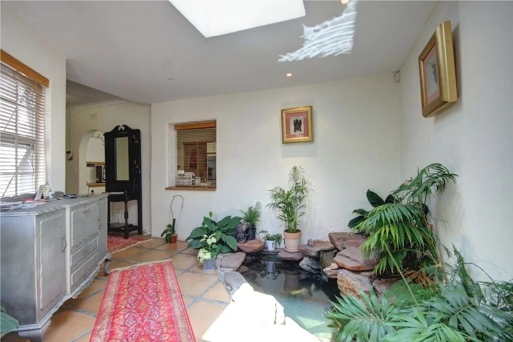 Lenox Lodge Guesthouse