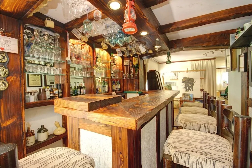 Lenox Lodge Guesthouse