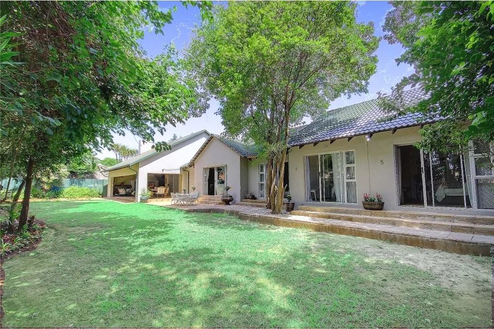 Lenox Lodge Guesthouse
