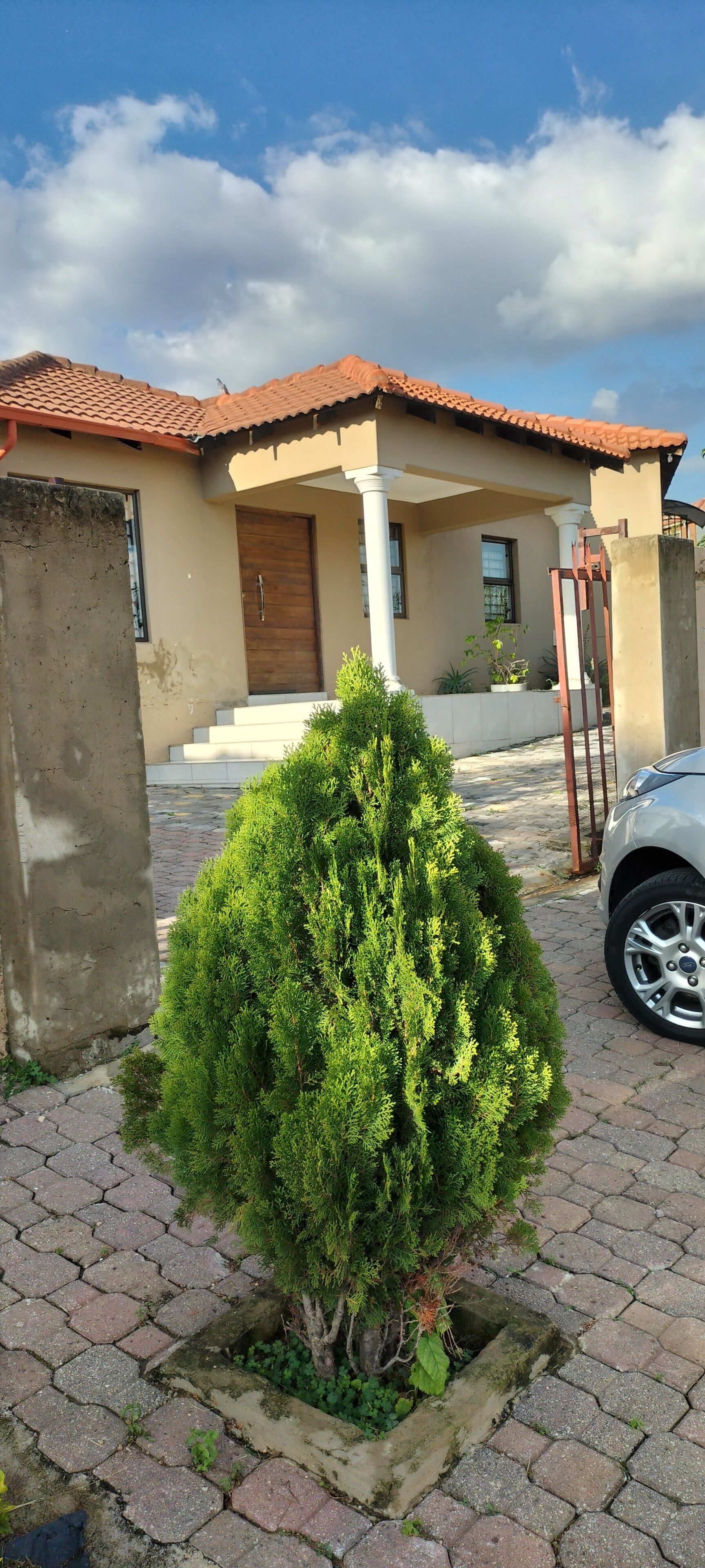 Akani Giest House Cosmo City