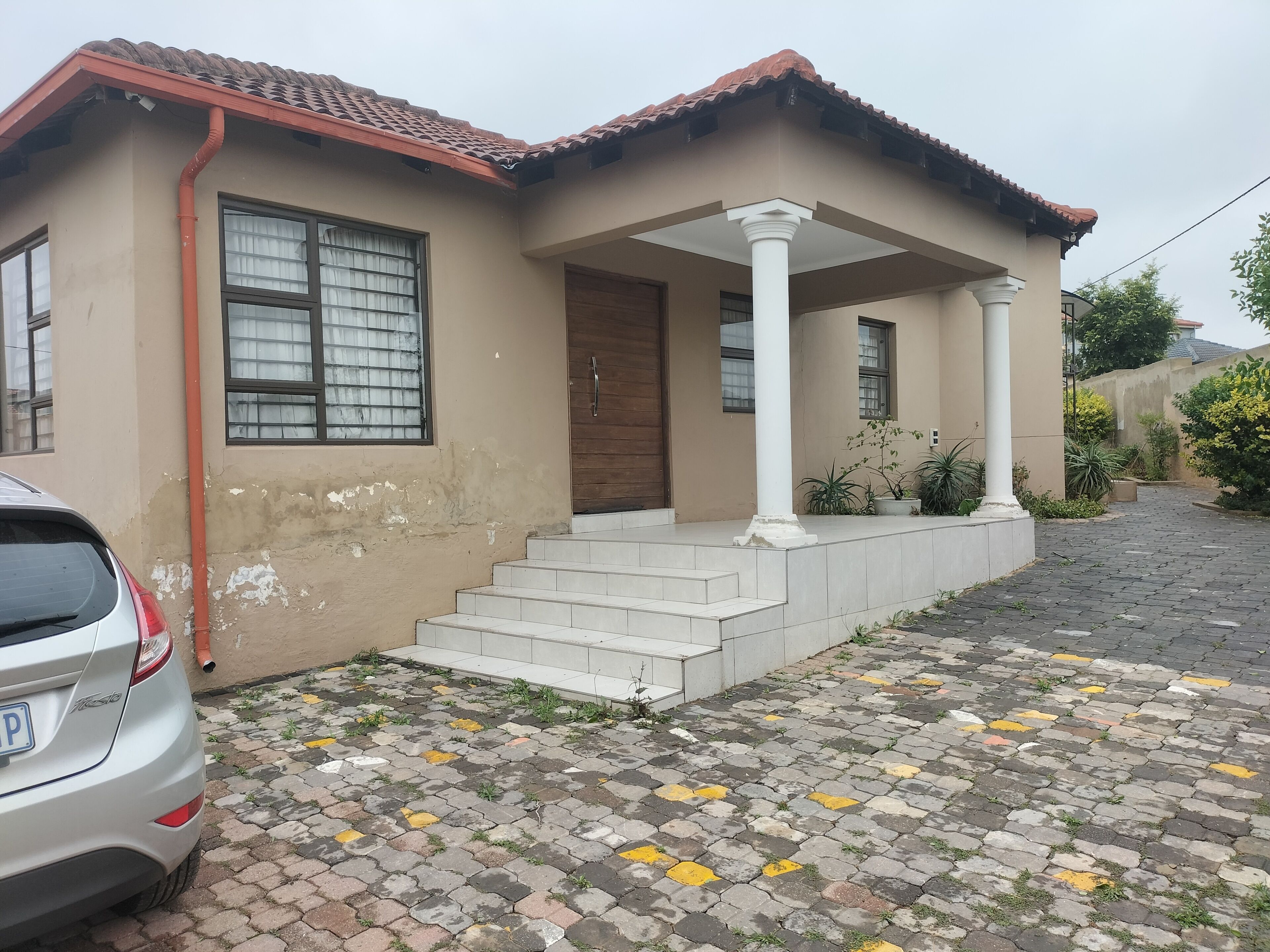 Akani Giest House Cosmo City