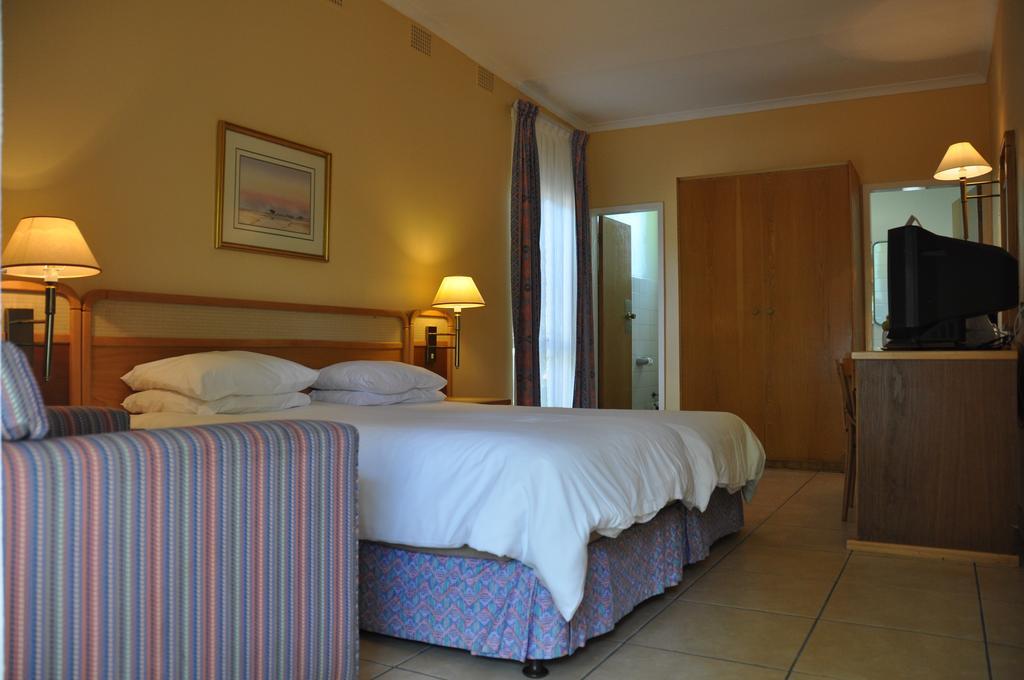 Safari Lodge, Hotel & Convention Centre