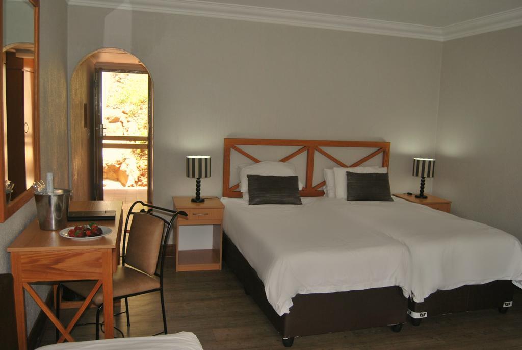 Safari Lodge, Hotel & Convention Centre