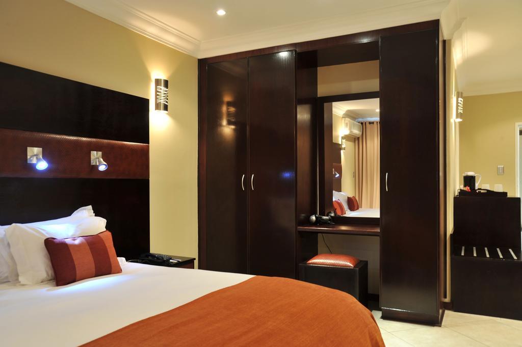 Safari Lodge, Hotel & Convention Centre