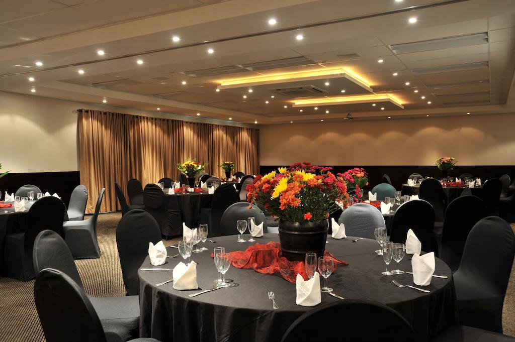 Safari Lodge, Hotel & Convention Centre