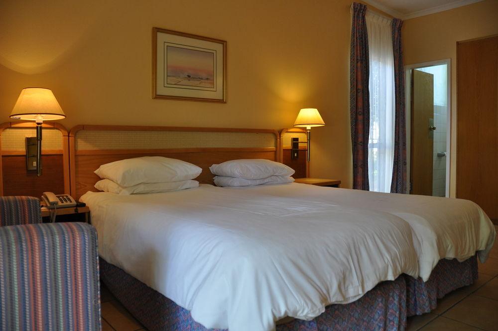 Safari Lodge, Hotel & Convention Centre