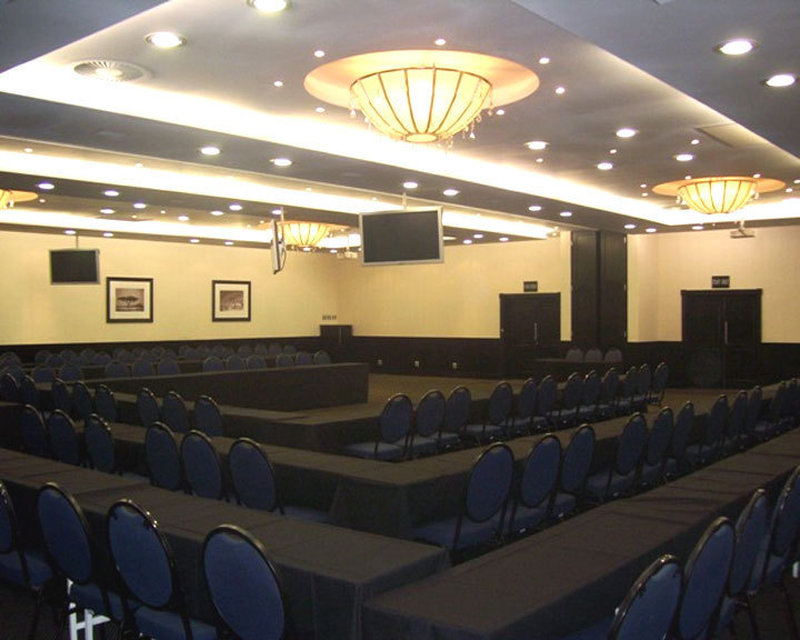 Safari Lodge, Hotel & Convention Centre