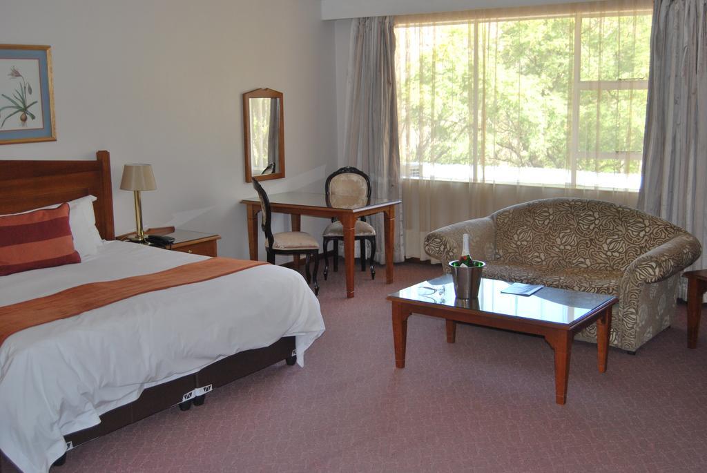 Safari Lodge, Hotel & Convention Centre
