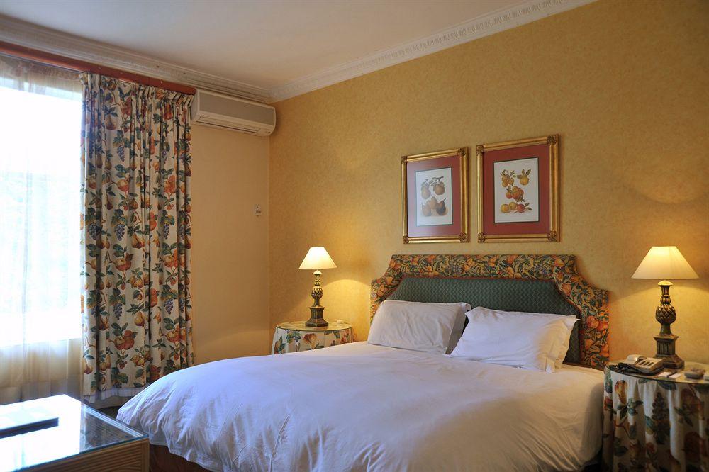 Safari Lodge, Hotel & Convention Centre