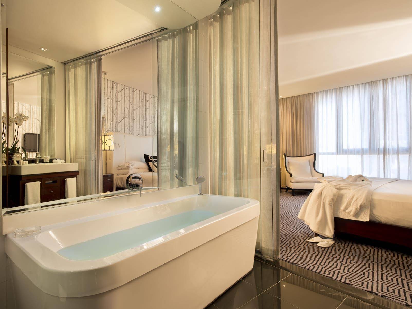 DAVINCI Hotel and Suites