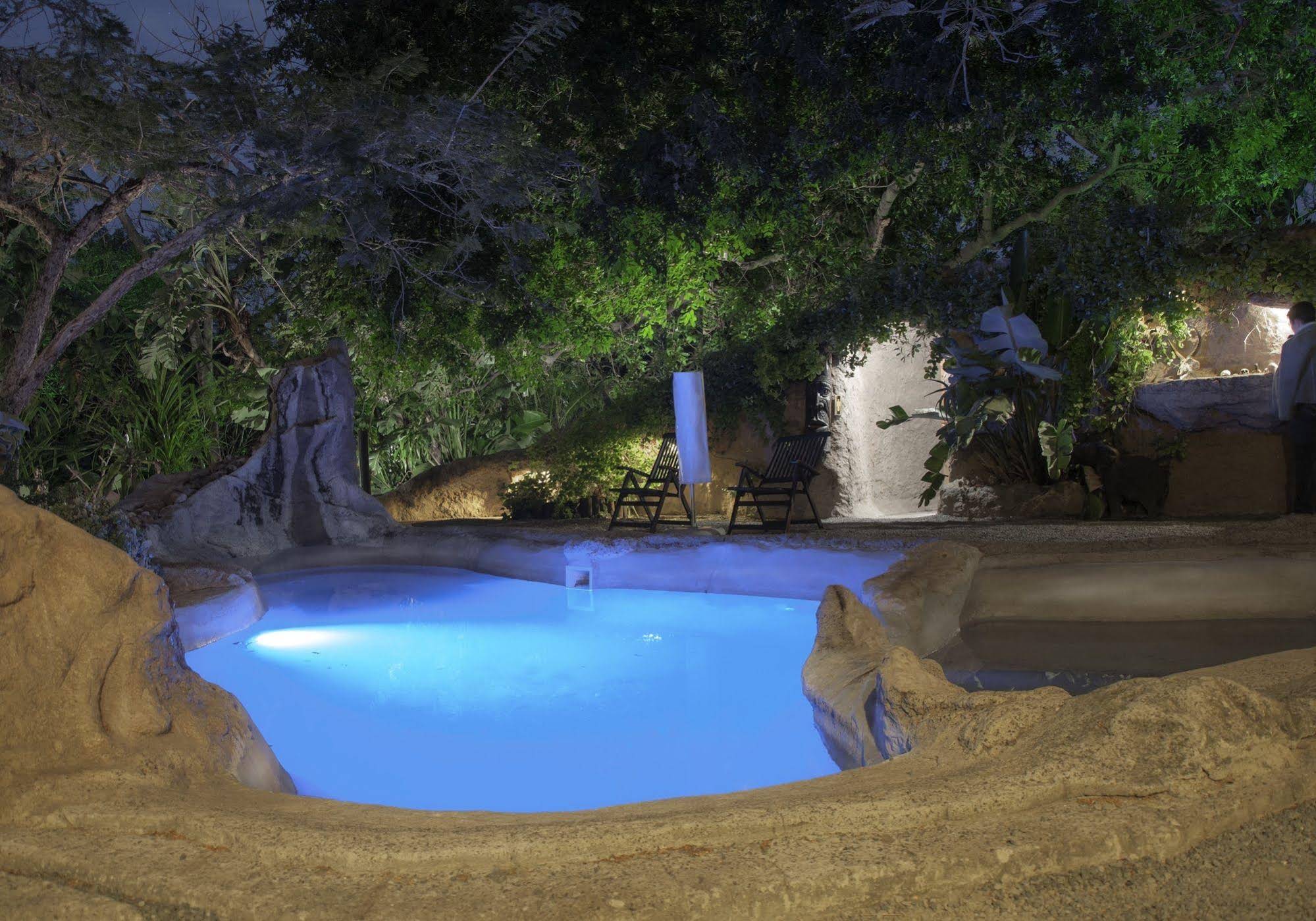 We Bushcamp And Horse Safaris