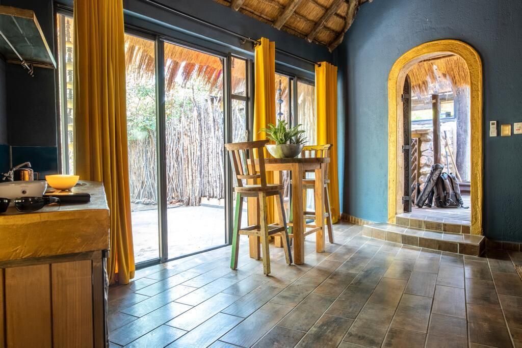 Hippomoon Lodge