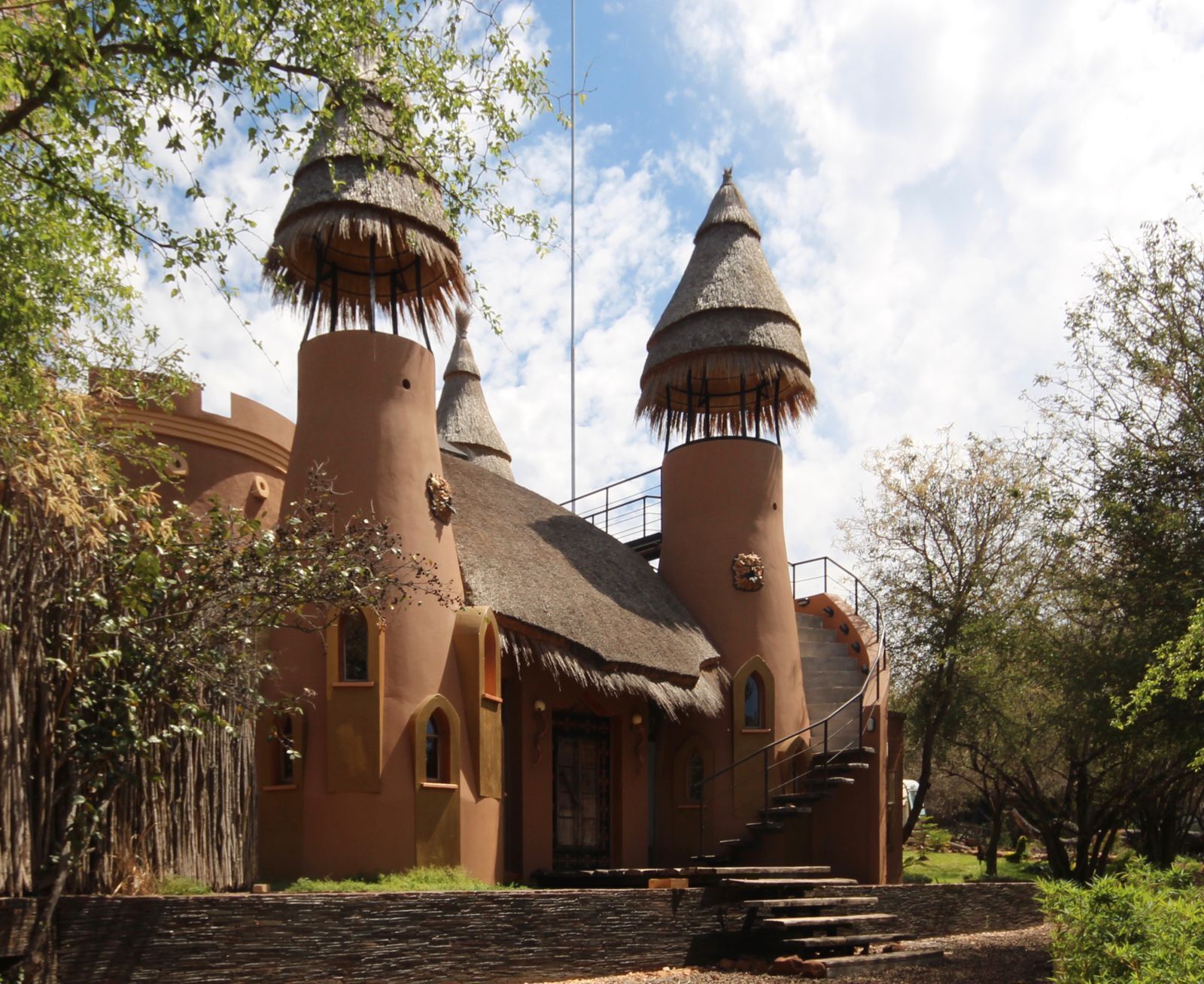 Hippomoon Lodge