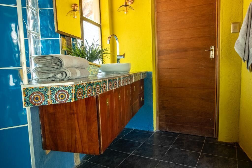 Hippomoon Lodge