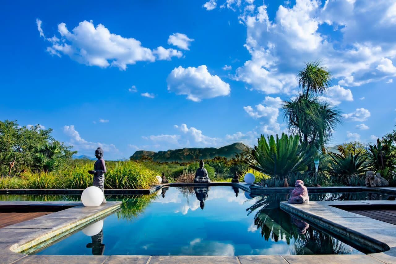 Hippomoon Lodge