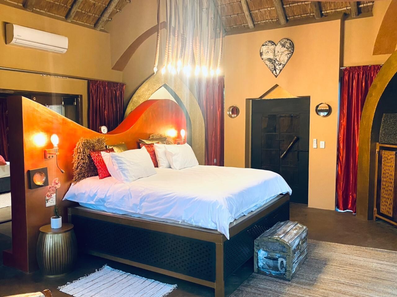 Hippomoon Lodge