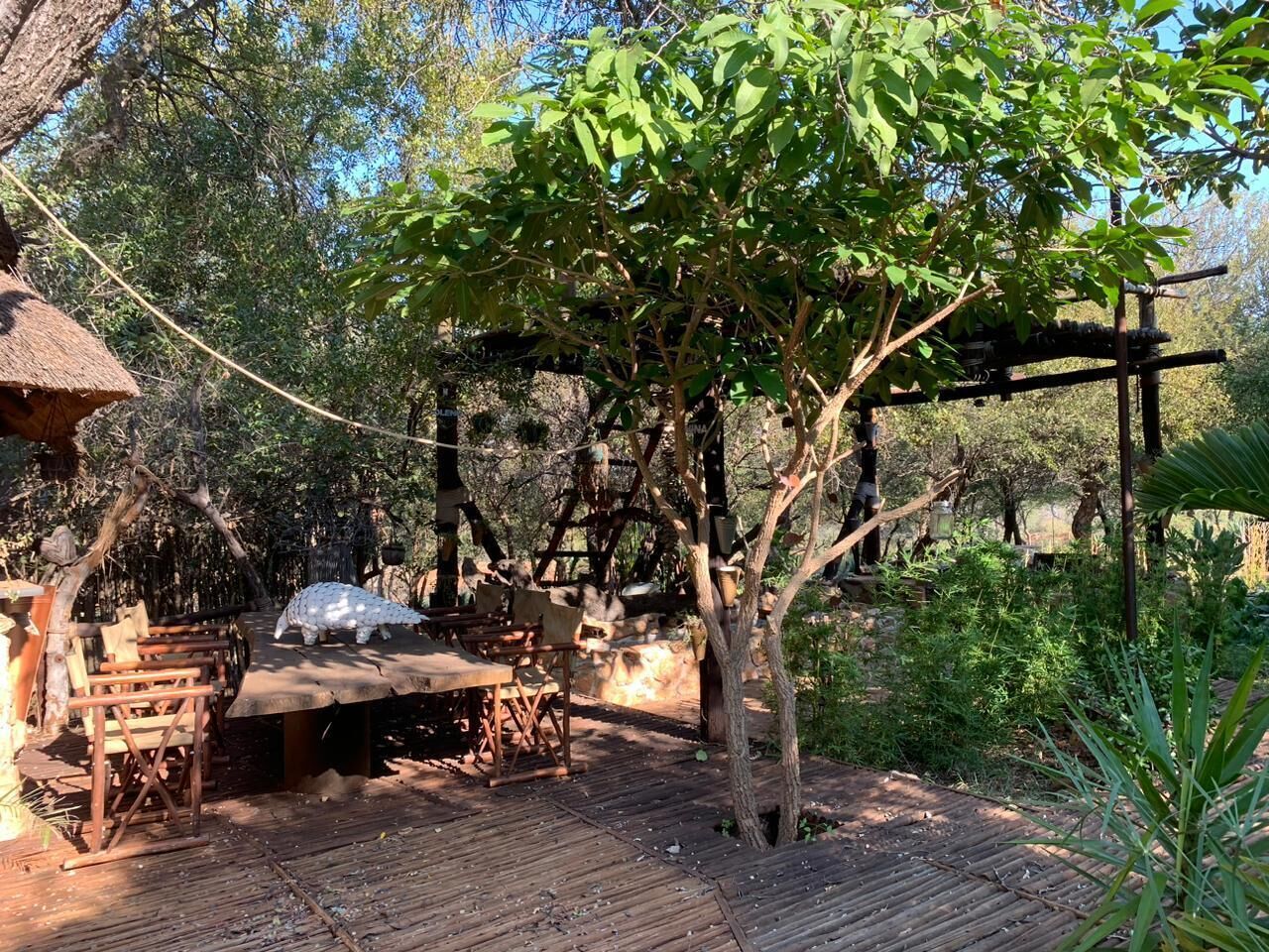 Hippomoon Lodge