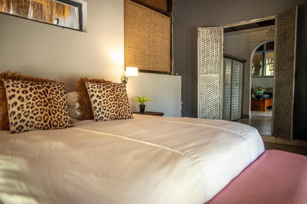 Hippomoon Lodge