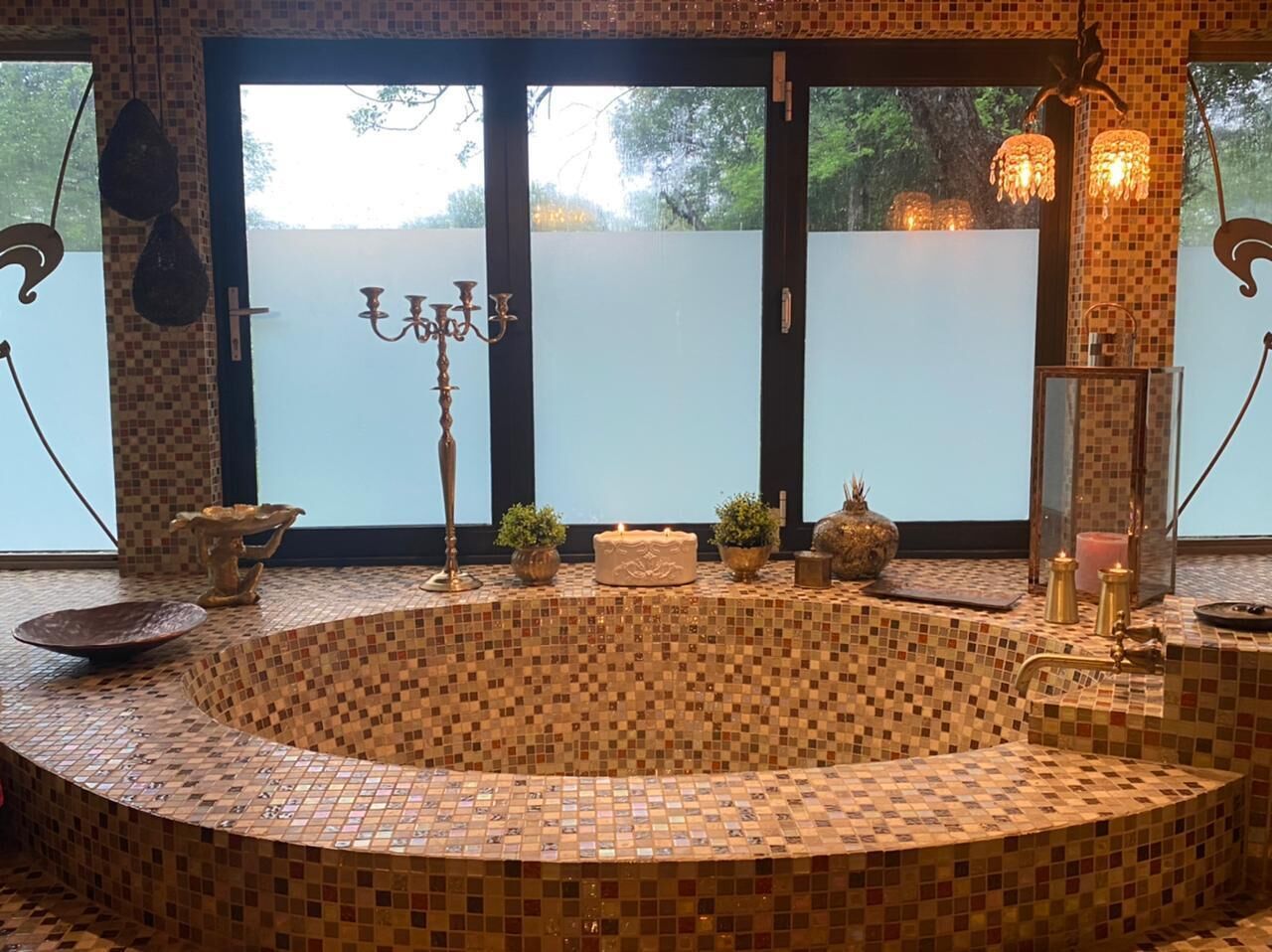 Hippomoon Lodge