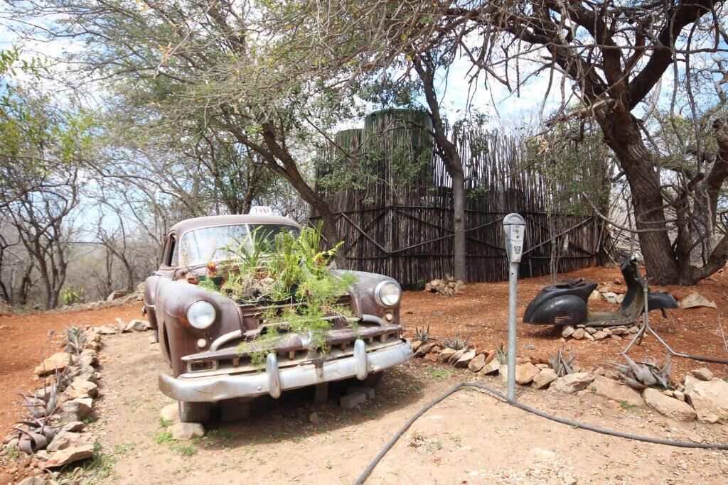 Hippomoon Lodge