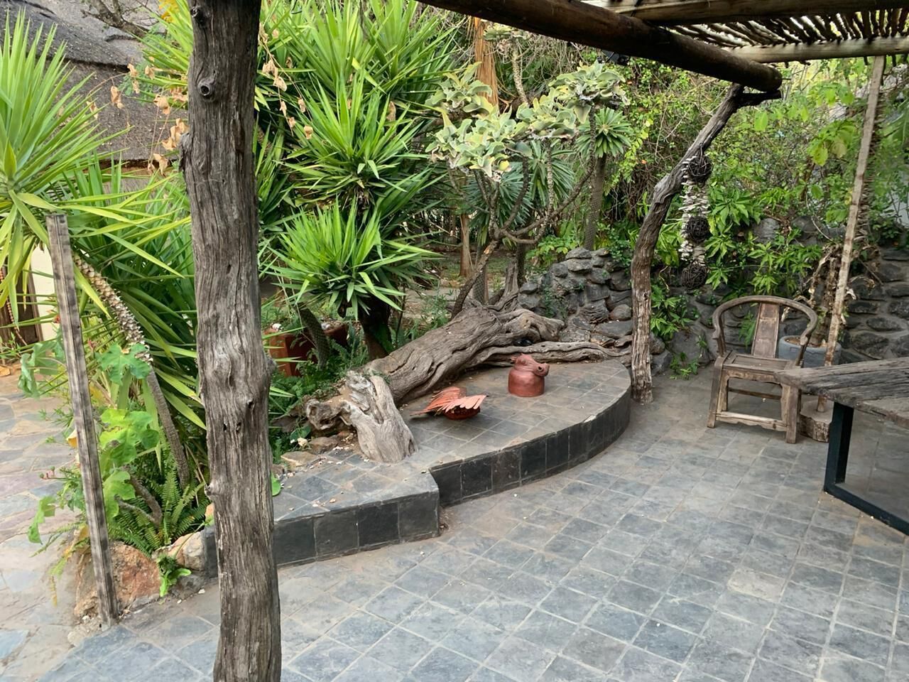 Hippomoon Lodge