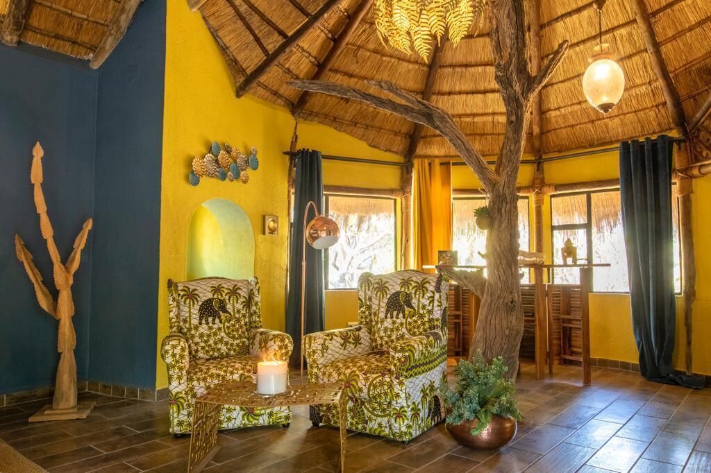 Hippomoon Lodge