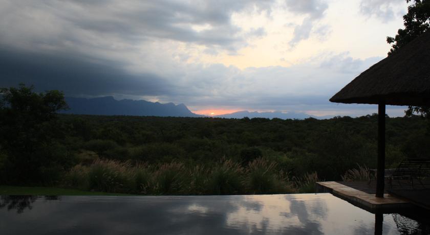 Khaya Ndlovu Safari Manor